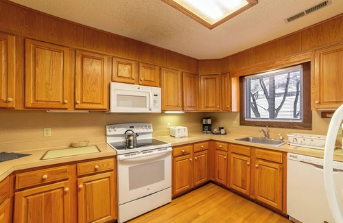 Massanutten Casa | Deck! Fireplace, Resort amenities!