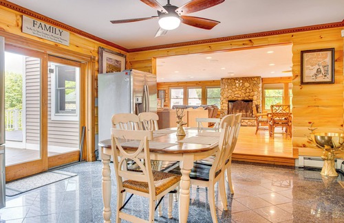 Belmont Casa | Casa Belmont con piscina - ¡5 minutos a Winnipesaukee!