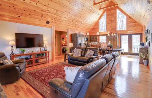 Sparta Cabina | Deck, Gas Grill + Mtn Views: Sparta Cabin Stay!