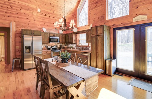 Sparta Cabina | Deck, Gas Grill + Mtn Views: Sparta Cabin Stay!
