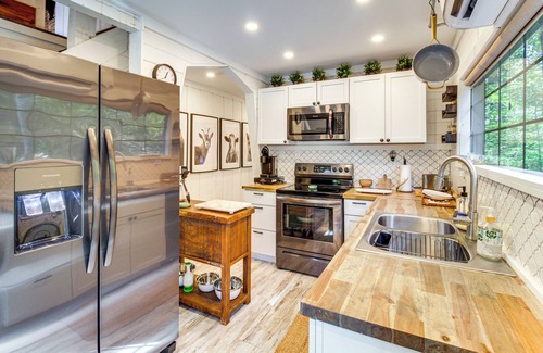 Talking Rock Cabaña | Deck & Grill: 'Cozy Cottage' in Talking Rock!