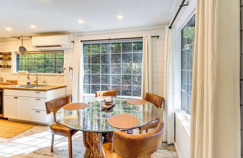 Talking Rock Cabaña | Deck & Grill: 'Cozy Cottage' in Talking Rock!