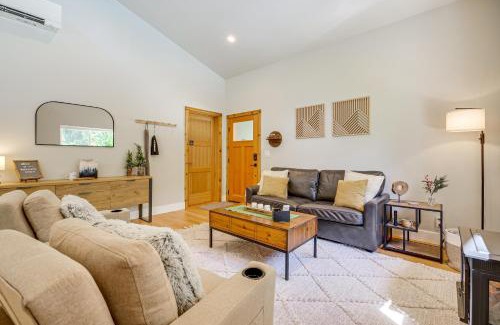 Gold Bar Casa | Deck, Hot Tub and Views Sleek Getaway in Index!