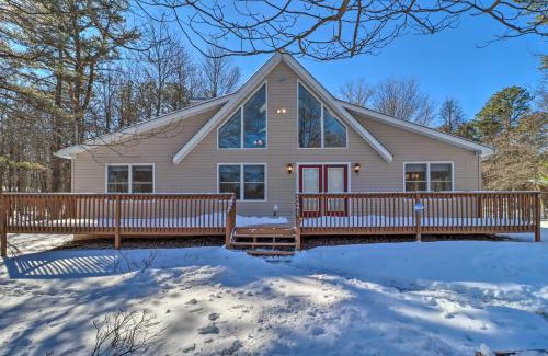 Albrightsville Casa | Deck, Pool, Trails Access Pocono Family Home!