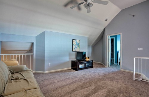 Kaiser Condominio | ¡NUEVO! Lake of the Ozarks Condo con terraza, piscina y vistas
