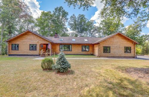 Belle Mead Casa | Deck, Sauna and Fire Pits Upscale Belle Mead Cabin