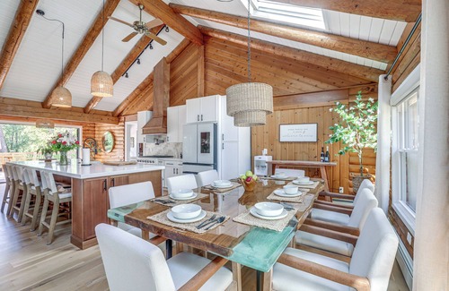 Belle Mead Cabina | Deck, Sauna & Fire Pits: Upscale Belle Mead Cabin
