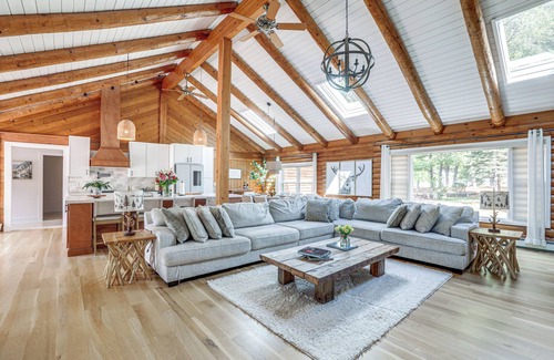 Belle Mead Cabina | Deck, Sauna & Fire Pits: Upscale Belle Mead Cabin