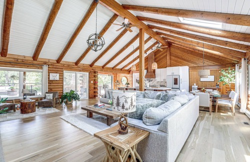 Belle Mead Cabina | Deck, Sauna & Fire Pits: Upscale Belle Mead Cabin