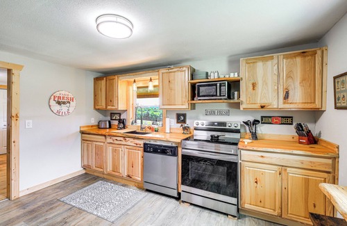 Piney Creek Cabina | Deck & Scenic View: Historic Cabin in Piney Creek!