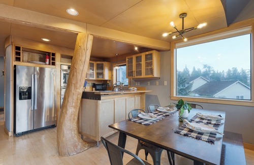 Coupeville Casa | Deck Views, Fire Pit, Pool, 3 Mins to Beach | Madrona Tree Retreat by AvantStay