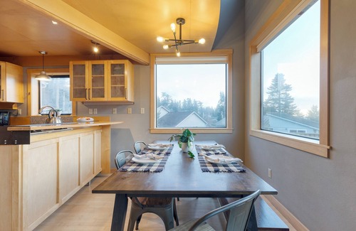 Coupeville Casa | Deck Views, Fire Pit, Pool, 3 Mins to Beach | Madrona Tree Retreat by AvantStay