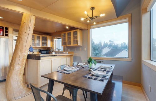 Coupeville Casa | Deck Views, Fire Pit, Pool, 3 Mins to Beach | Madrona Tree Retreat by AvantStay