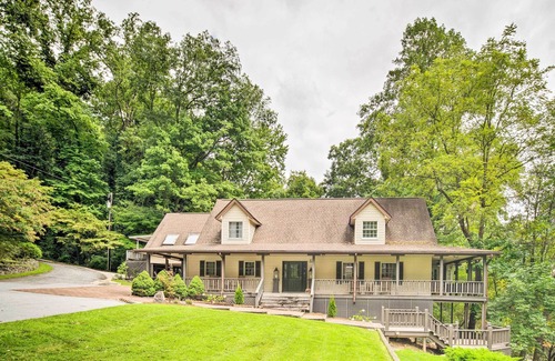 Chimney Rock Cabaña | Deck w/ Fireplace: Pet-friendly Lake Lure Retreat