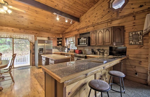 James Creek Cabaña | ¡NUEVO! Raystown Lake Cabin con acceso a casa flotante atracada