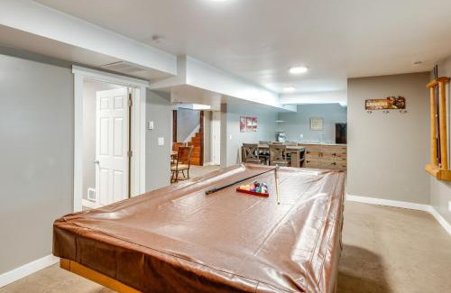Ashton Casa | Deck with Hot Tub Ashton Cozy Cub Cabin