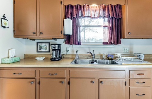 Columbus Casa | Deck & Workstations: Central Columbus Home