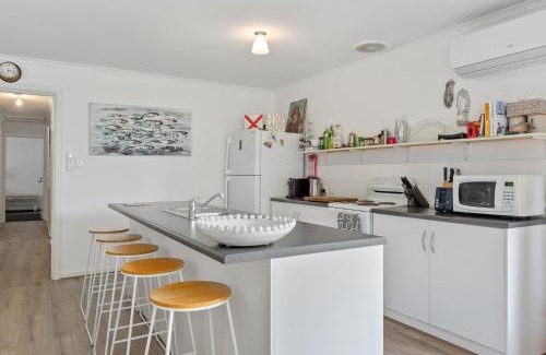 Carrickalinga Casa | Decked Out at Dolphin 31 Dolphin Avenue