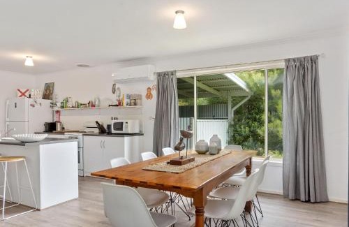 Carrickalinga Casa | Decked Out at Dolphin 31 Dolphin Avenue