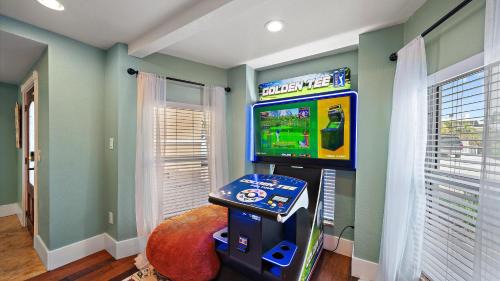 Whitney Beach Casa | Decked Out on Marbury