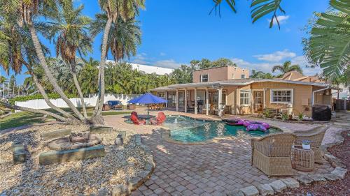 Whitney Beach Casa | Decked Out on Marbury