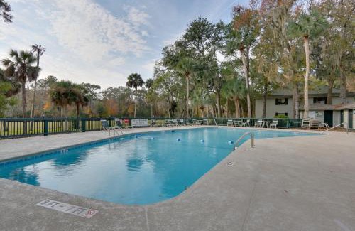 Hilton Head Casa | Decks and Pool Access Hilton Head Island Townhome