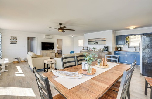 Shelby Casa | Decks & Boat Dock: 'The View on Lay Lake!'