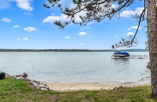 Lake Township Casa | Deckside Dreams on Crystal Lake