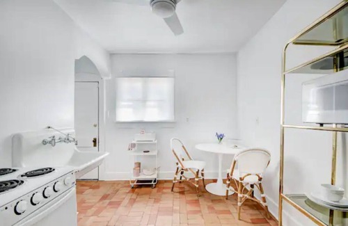 Huning Highland Historic District Cabaña | Deco Chic Casita blocks from Trendy EDO