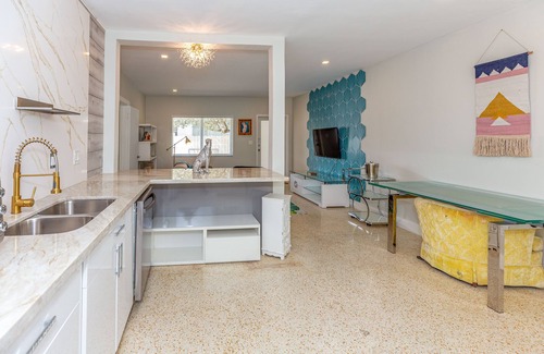Surfside Apartamento | Deco Drift 2 bedroom Apartment
