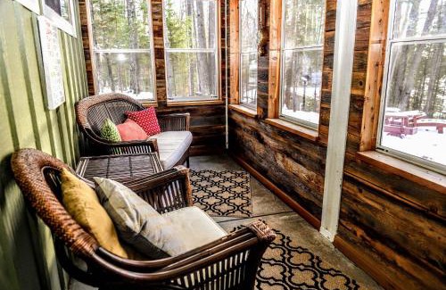 Woodruff Casa | Decompression Zone - Little Spider Lake