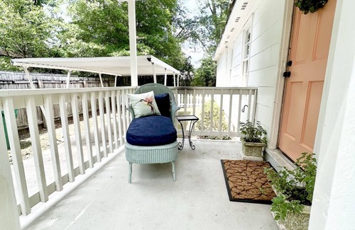 Valdosta Cabaña | Decorator's Cozy Cottage adjacent to VSU and SGMC
