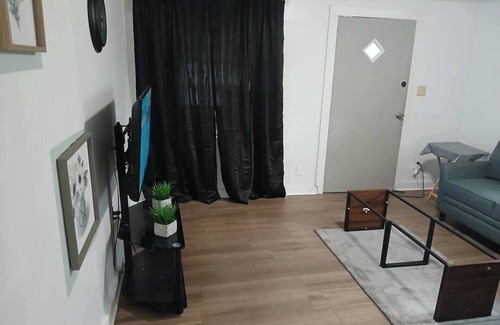 Jacksonville Casa | Decottes · Three Bdrm/Fast WiFi/Fence/Big Bk Yard/RokuTv