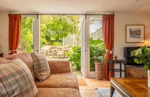 Higham Casa | Dedham Vale Cottage with Swimming Pool - Yew Tree Barn