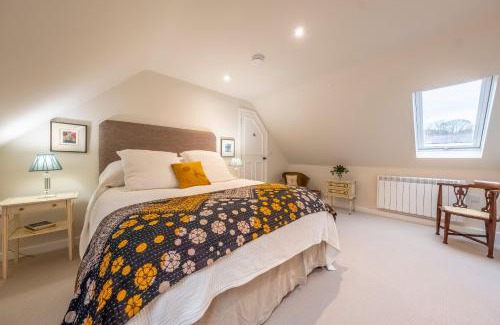 Higham Casa | Dedham Vale Cottage with Swimming Pool - Yew Tree Barn