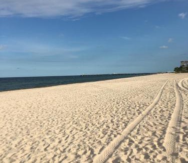 Lauderdale-by-the-Sea Hotel | Dee Jay Beach Resort
