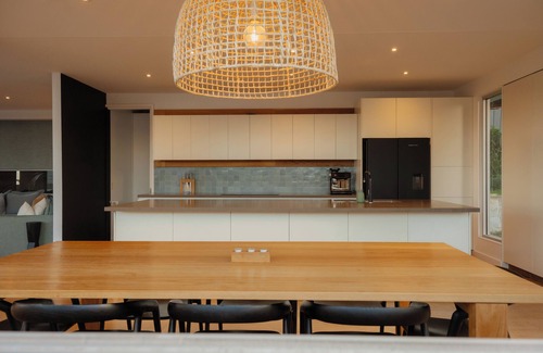 Dee Why Casa | Dee Why Luxury Family Home Sunrise to Sunset views.