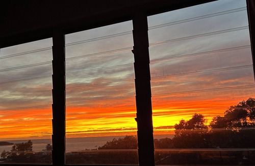 Dee Why Casa | Dee Why Luxury Family Home Sunrise to Sunset views.