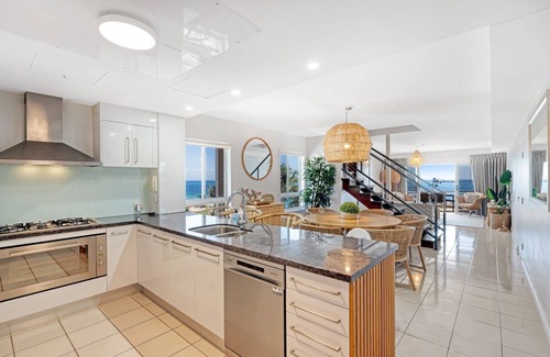 Brisbane Waterfront Casa | Deep Blue 14 Apartment - Halekai Moreton island