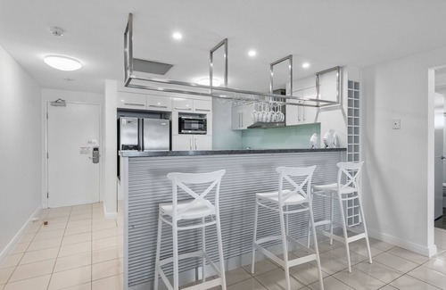 Brisbane Casa | Deep Blue Apartment 8