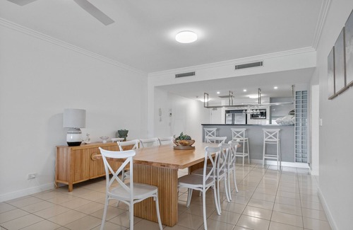 Brisbane Casa | Deep Blue Apartment 8