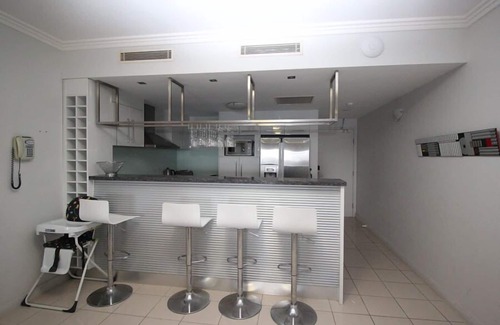 Brisbane Waterfront Casa | Deep Blue Apartment 1