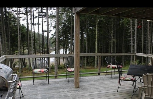 Minturn Casa | Deep Cove - Una acogedora cabaña de postes y vigas