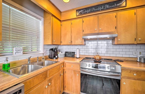 Deep Gap Cabaña | Deep Gap Cottage w/ Fire Pits - Hike & Ski!