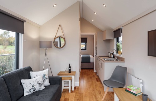 Huxley Apartamento | Deep in the Cheshire countryside, with only the bulrushes and birds for company, is this incredible