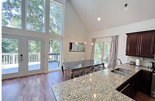 Dawsonville Cabaña | Deep water cove Lake Lanier cottage w/ hot tub, pvt dock, pool table, fire pit