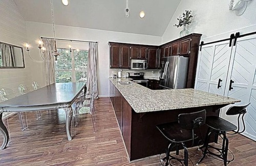 Dawsonville Cabaña | Deep water cove Lake Lanier cottage w/ hot tub, pvt dock, pool table, fire pit