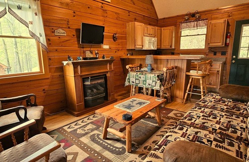 Waynesville Cabina | Deer Country 4 - Vista de largo alcance, perros OK, sin tarifa de limpieza