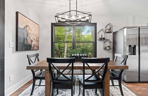 Hendersonville Casa | Deer Creek Cabin private new home near Hendersonville w/hot tub, fireplace, free Biltmore pass