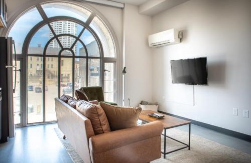 Westown Apartamento | Deer District Studio Apt JC1 - One Block from Fiserv & Baird